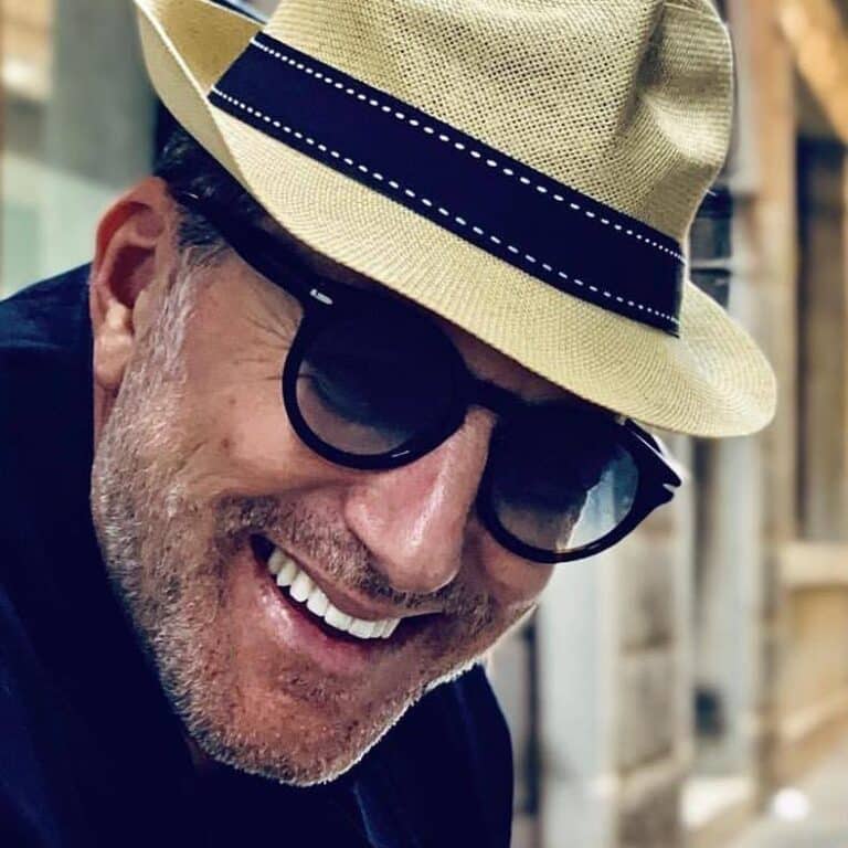 Ordina due margherite e si ritrova alla porta Filippo Nardi: l’ex del Grande Fratello oggi consegna pizze a domicilio