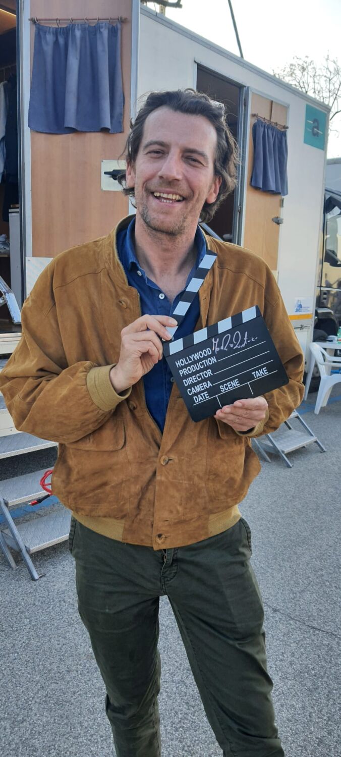 Cesenatico set a cielo aperto: in corso le riprese della nuova serie con Maurizio Lastrico