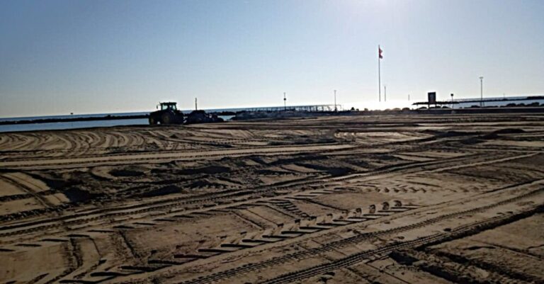 Gatteo Mare, spiaggia pronta per il ponte del 25 aprile: ruspe al lavoro, stagione al via