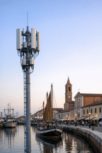 L’antenna WindTre del mercato ittico si sposta in via Darsena dei Pescatori