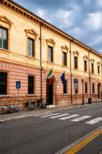 Scuola Saffi, nuovi allagamenti durante il temporale: “Problema noto da mesi”