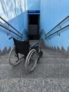 Ferragosto, la vergogna della stazione: Cesenatico resta inaccessibile per i disabili (il video)