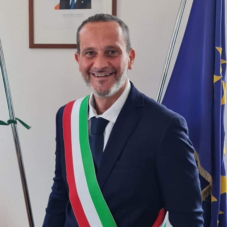 Asfalto provvisorio dopo gli scavi, Pari risponde alle proteste: “Serve tempo per l’assestamento”
