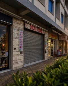 Operato nella notte il titolare del “Drugs Store”: resta sotto osservazione