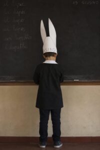 Quando la scuola non riesce a includere: la storia di un bambino, dei suoi genitori e di una battaglia per essere ascoltati