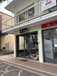 Revocato lo stop al parrucchiere: attività di nuovo consentita