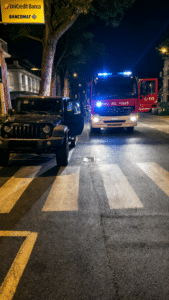 Chiavi dimenticate nel Suv, intervengono i pompieri