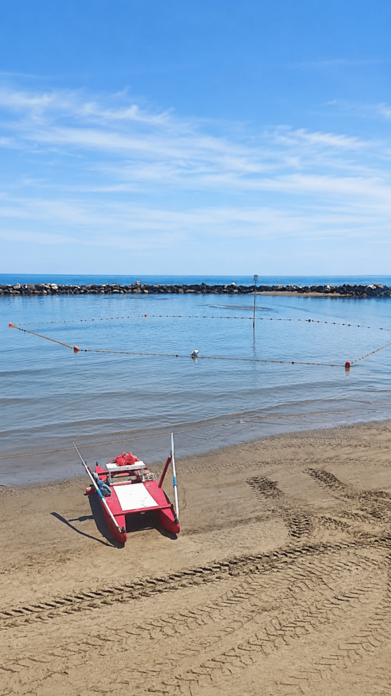 Davanti alla spiaggia di Gatteo Mare la maxi-buca della Regione