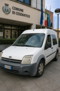 Il Comune mette in vendita un Ford Transit usato: l’asta parte da 1.000 euro