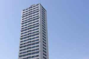 Sul tetto del grattacielo le antenne per la sicurezza della città