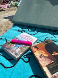 Cesenatico, libri protagonisti sotto gli ombrelloni nella prima domenica d’estate