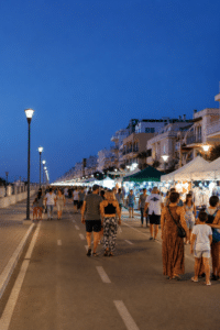 Ponente, estate di eventi e mercatini: cambia la viabilità sul Lungomare
