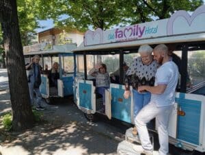 Il trenino turistico riparte con i nonnini della CRA