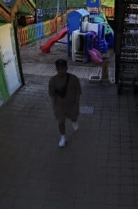 Furto all’alba in Piazza Romagna Mia: ladro svaligia il Bagno San Marco di Gatteo Mare