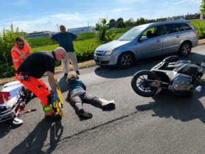 Incidente sulla SS16 a Valverde: motociclista ferita e rallentamenti per 40 minuti