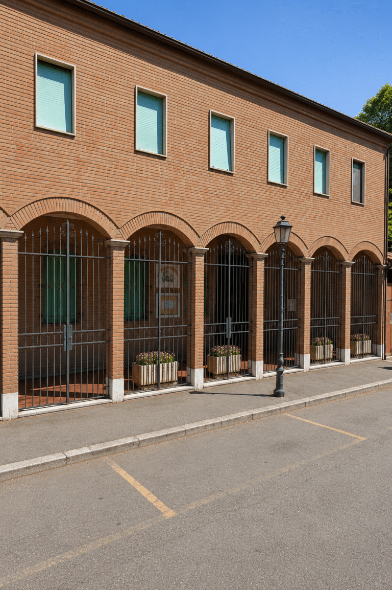 Dopo il caso Moretti, la Diocesi valuta una stretta sull’accoglienza: allo studio inferriate per i portici del convento