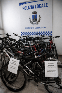 Bici smarrite, nuova vita solidale: 21 mezzi alla Caritas