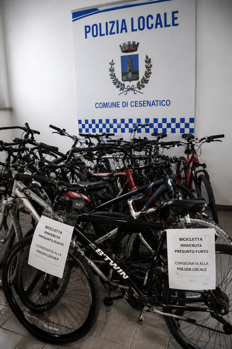 Bici smarrite, nuova vita solidale: 21 mezzi alla Caritas