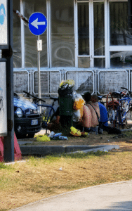 Dai portici al parcheggio di San Giacomo, il degrado cambia indirizzo ma il problema resta