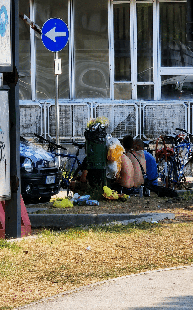 Dai portici al parcheggio di San Giacomo, il degrado cambia indirizzo ma il problema resta