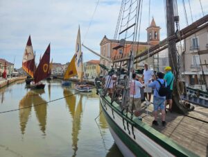 Cesenatico protagonista su Rai 1: il Comune investe 2.500 euro per la puntata di “Azzurro – Storie di Mare”
