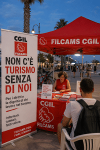 Turismo, tornano i banchetti della Filcams Cgil: assistenza ai lavoratori stagionali per diritti e Naspi