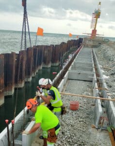 Molo di Levante, il cantiere entra nella fase decisiva: operazioni anche sott’acqua con i sub