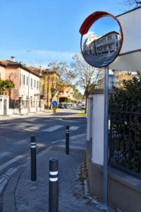 Nuovi specchi e paletti sulle strade: intervento da 10mila euro