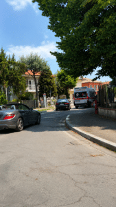 Novantenne cade in via Montaletto e si ferisce: soccorso dal 118