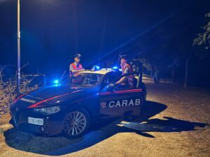 Uomo accoltellato nella notte in piazza Costa: soccorso e trasportato al Bufalini
