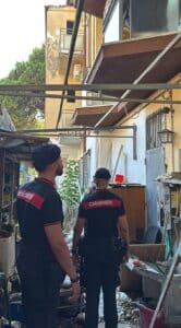 Rapina con il coltello nella pineta di Zadina, due diciottenni arrestati e portati in carcere