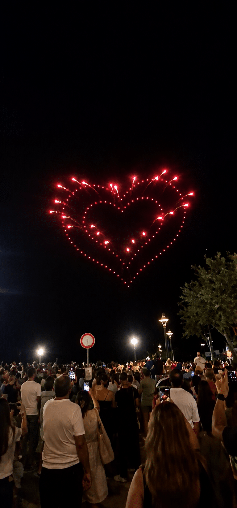 Droni sul mare, Cesenatico fa il pieno: una serata destinata a restare nella memoria (video)
