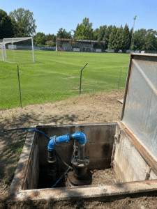 Il campo sportivo di Villalta rischia di seccarsi: il Comune stanzia 3.416 euro per riparare il sistema di irrigazione