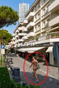 Perizoma in centro: a Cesenatico si può? Ecco cosa dice il regolamento