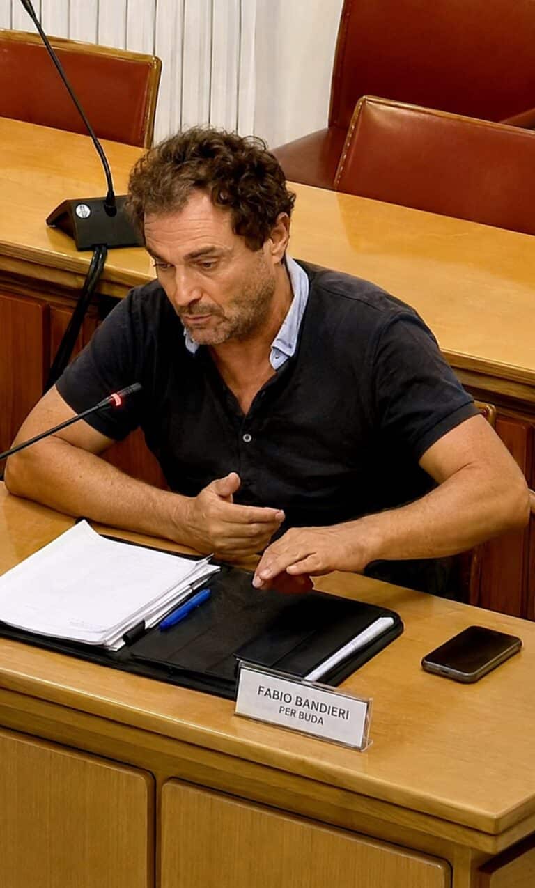 Bandieri replica a Sinistra Italiana: “Nessuna propaganda, chiediamo solo verità e coerenza”