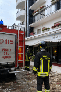 Esposto contro l’albergo: trovati calcinacci, problemi antincendio e piscine interdette