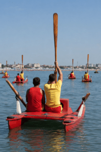 Giornata del Balneare, da Cesenatico un remo alzato verso il cielo