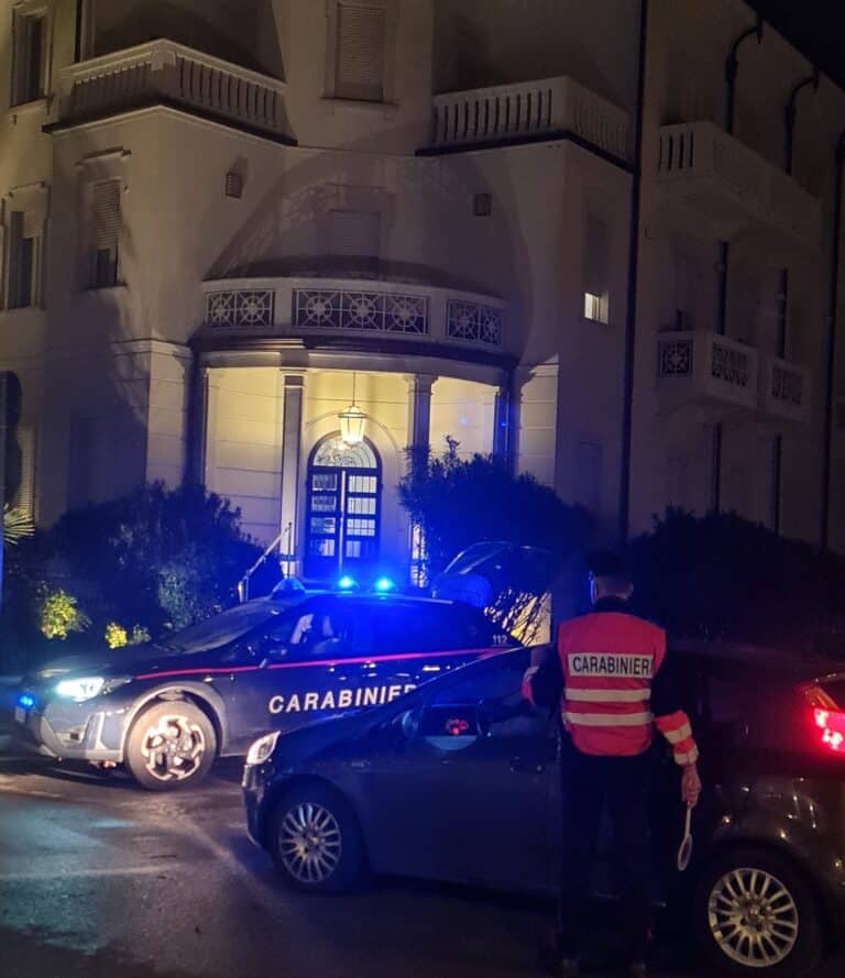 Viola il divieto di dimora e viene trovato con un coltello: arrestato gambiano