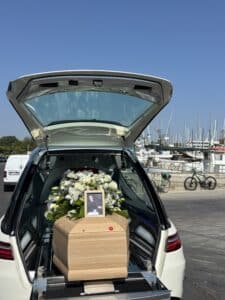 L’ultimo saluto ad Alfiero: il porto si congeda tra lacrime ed applausi