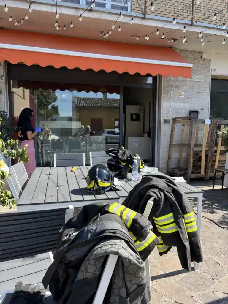 Incendio al “Pronto Pizza” di via Cesenatico, il Comune vieta l’utilizzo dei locali