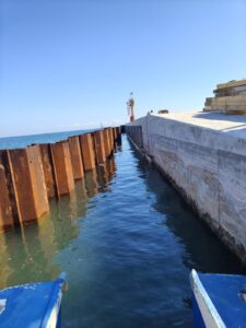 Molo di Levante, il cantiere verso il traguardo: al via l’estrazione delle palancole