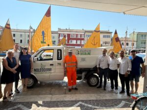 Un nuovo mezzo elettrico per la pulizia del centro di Cesenatico