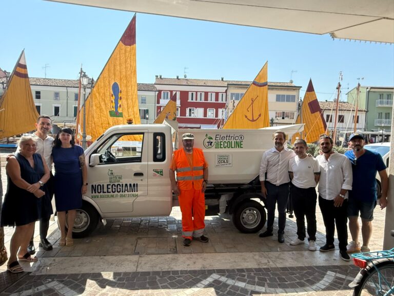 Un nuovo mezzo elettrico per la pulizia del centro di Cesenatico
