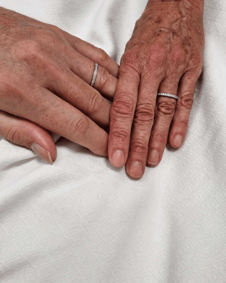La favola più dolce e struggente di Ferragosto: sposi in ospedale, l’amore oltre ogni ostacolo