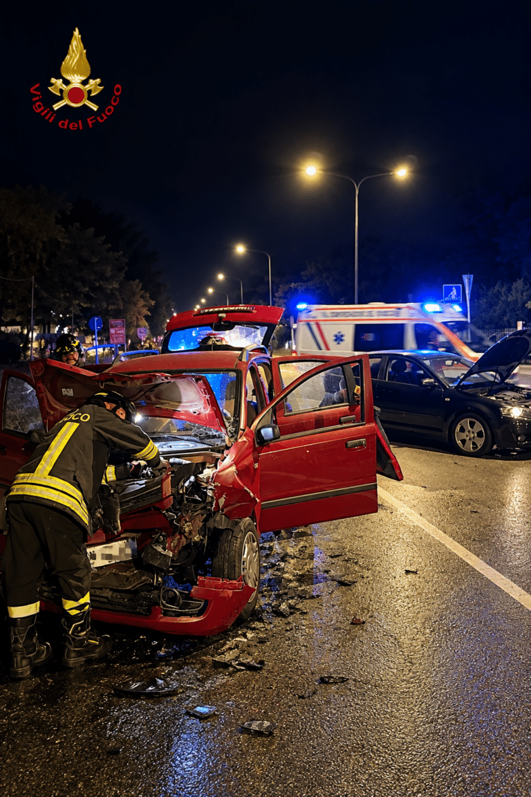 Scontro tra due auto sulla via Emilia a Savignano: due persone all’ospedale
