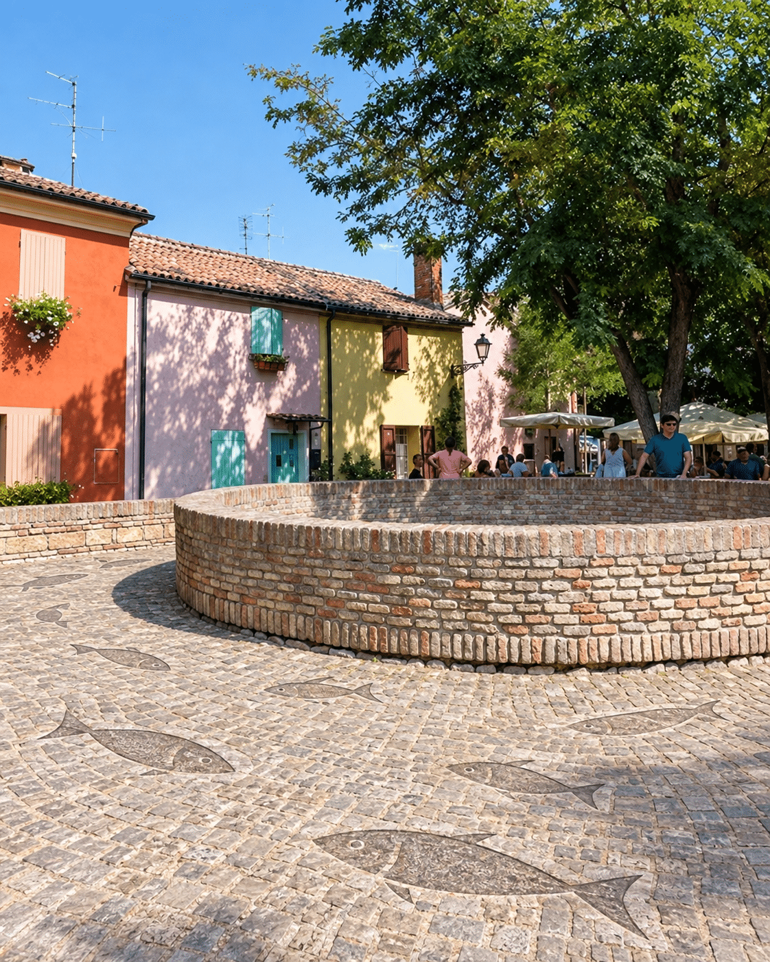“Pesci in conserva”, nuove sagome incise nella pietra per valorizzare la storica piazza