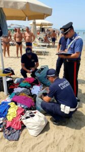 Gatteo Mare, blitz sulla battigia: maxi multa al venditore abusivo