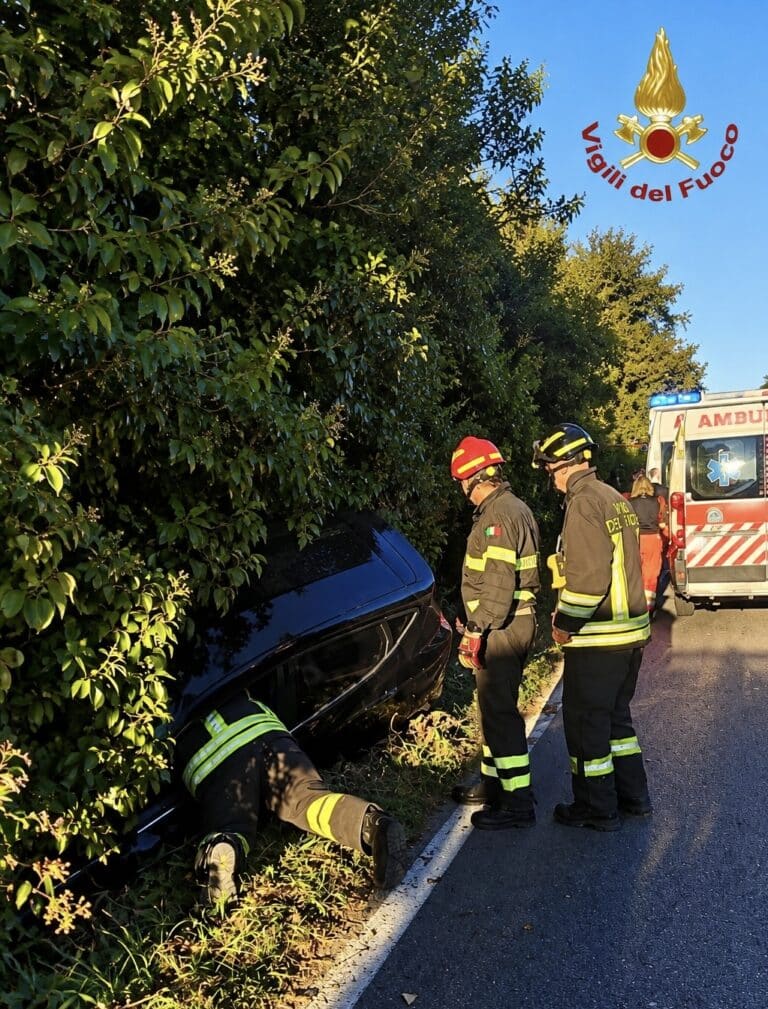 Incidente in via Cervese: donna estratta dall’auto dai Vigili del Fuoco