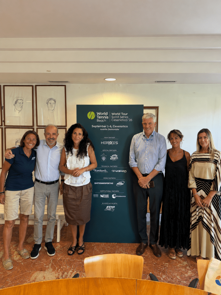 Cesenatico capitale del beach tennis: sfida mondiale in Piazza Costa