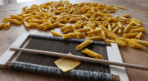 Garganelli, dal pettine delle azdore alle tavole stellate